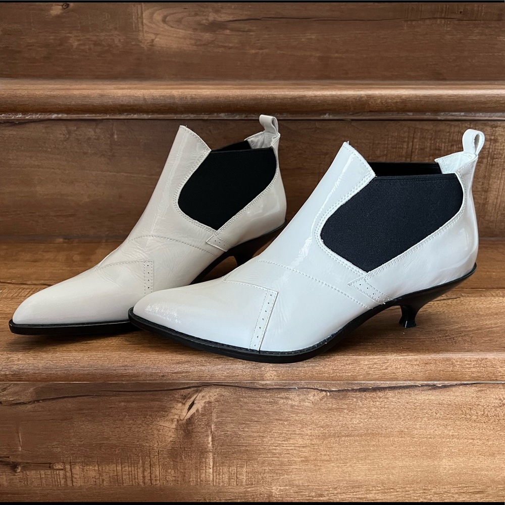 Jeffrey Cambell White booties size 8